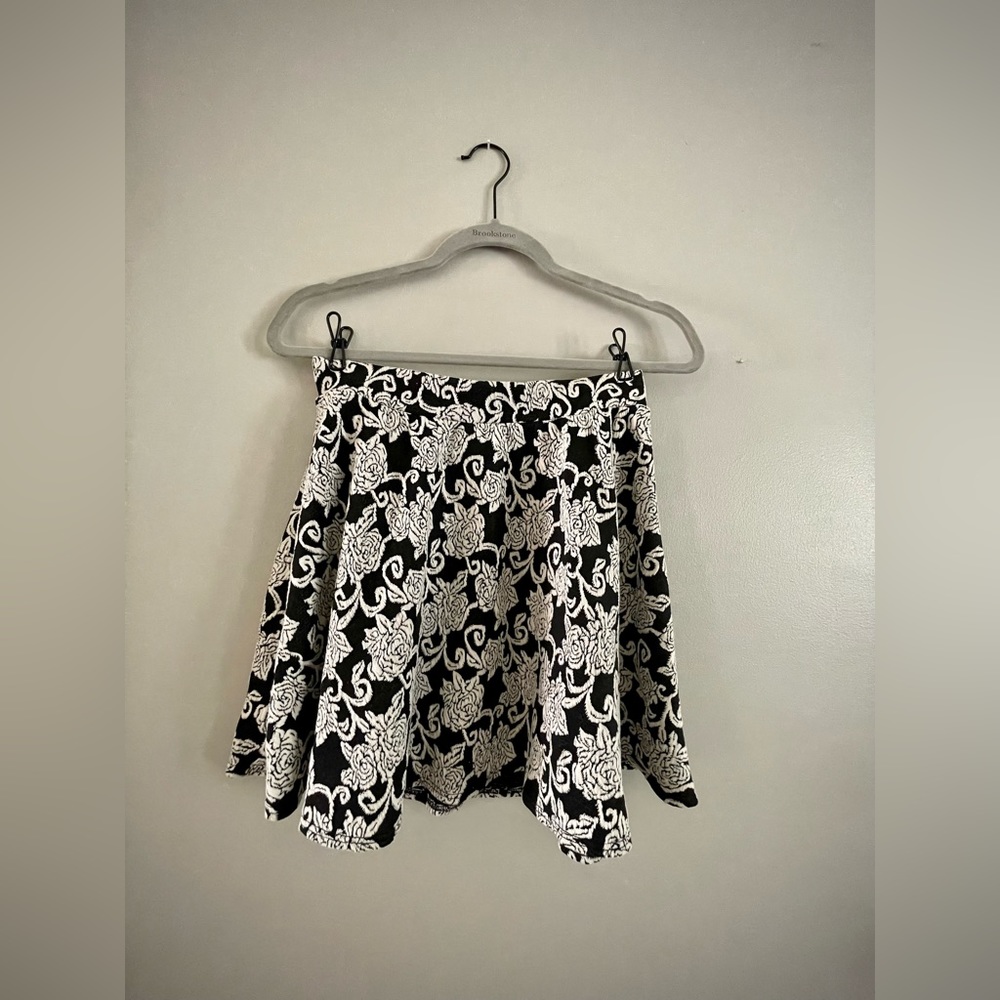 Joe B Skater-Style Floral Miniskirt - Size Medium